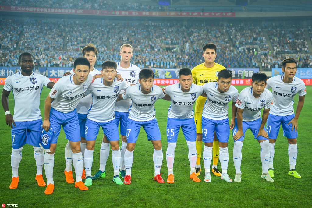 单场比赛4名效力英超球员进球，为荷兰国家队队史首次（荷兰国家队队史首次：单场四名英超球员建功）