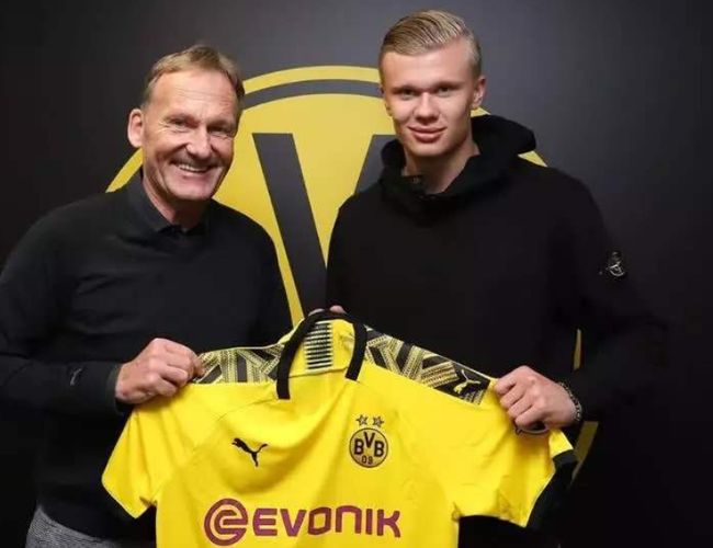 德罗西拿到执教热那亚首胜，目前带队成绩1胜2平保持不败（德罗西迎来热那亚执教首胜，战绩1胜2平仍保持不败）