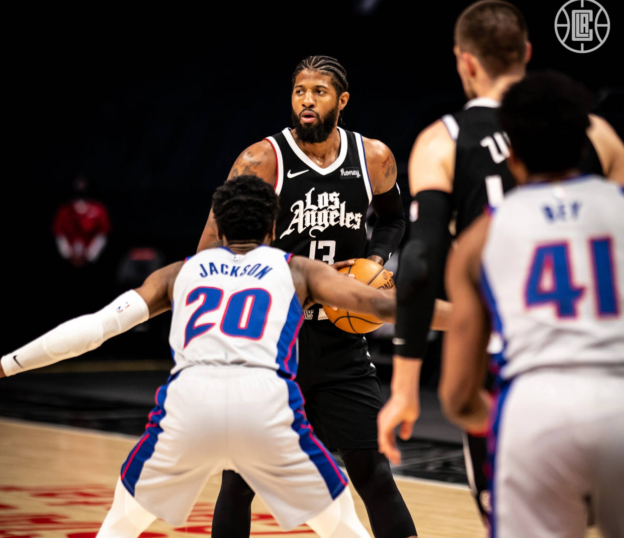 意媒：黄潜考虑买断那不勒斯租将拉法-马林，皇马握有回购权（意媒：比利亚雷亚尔考虑买断那不勒斯租借的拉法-马林，皇马保留回购权）