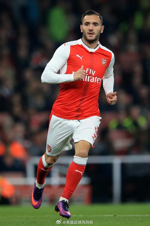 马刺半场4人得分上双，命中11记三分领先鹈鹕20分（马刺半场四人上双，飙进11记三分领先鹈鹕20分）