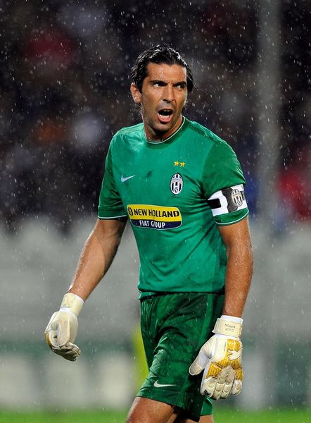 库尔图瓦生涯17次对阵曼城全部丢球，从未完成零封（库尔图瓦对曼城17战场场失球，生涯从未零封）