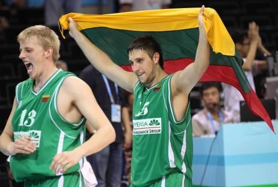 申花客战广岛三箭：吴曦领衔，米内罗、阿马杜、路易斯首发（申花客场对阵广岛三箭：吴曦率队，米内罗、阿马杜、路易斯首发出场）