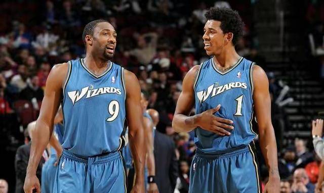 尴尬！湖人遭本赛季第10场失利，每场的输球分差都达两位数（尴尬！湖人遭遇本季第10败，场场分差均达两位数）