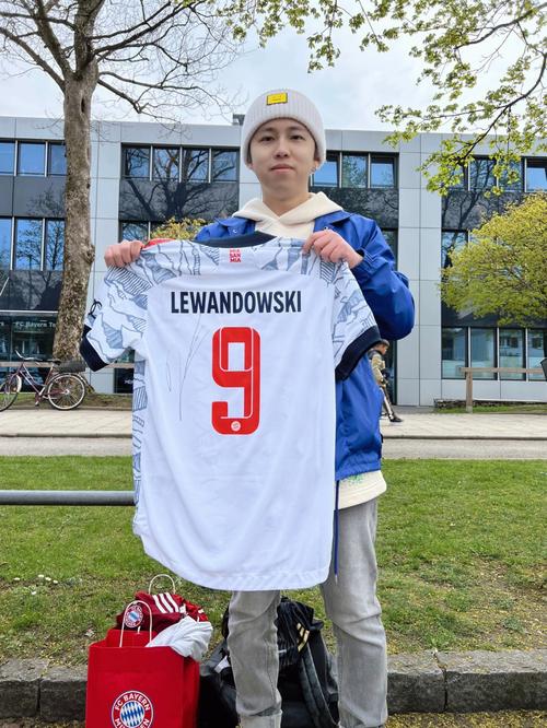 WTT总决赛：王楚钦4-3逆转战胜松岛辉空，晋级八强（WTT总决赛：王楚钦上演4-3逆转击败松岛辉空，挺进八强）