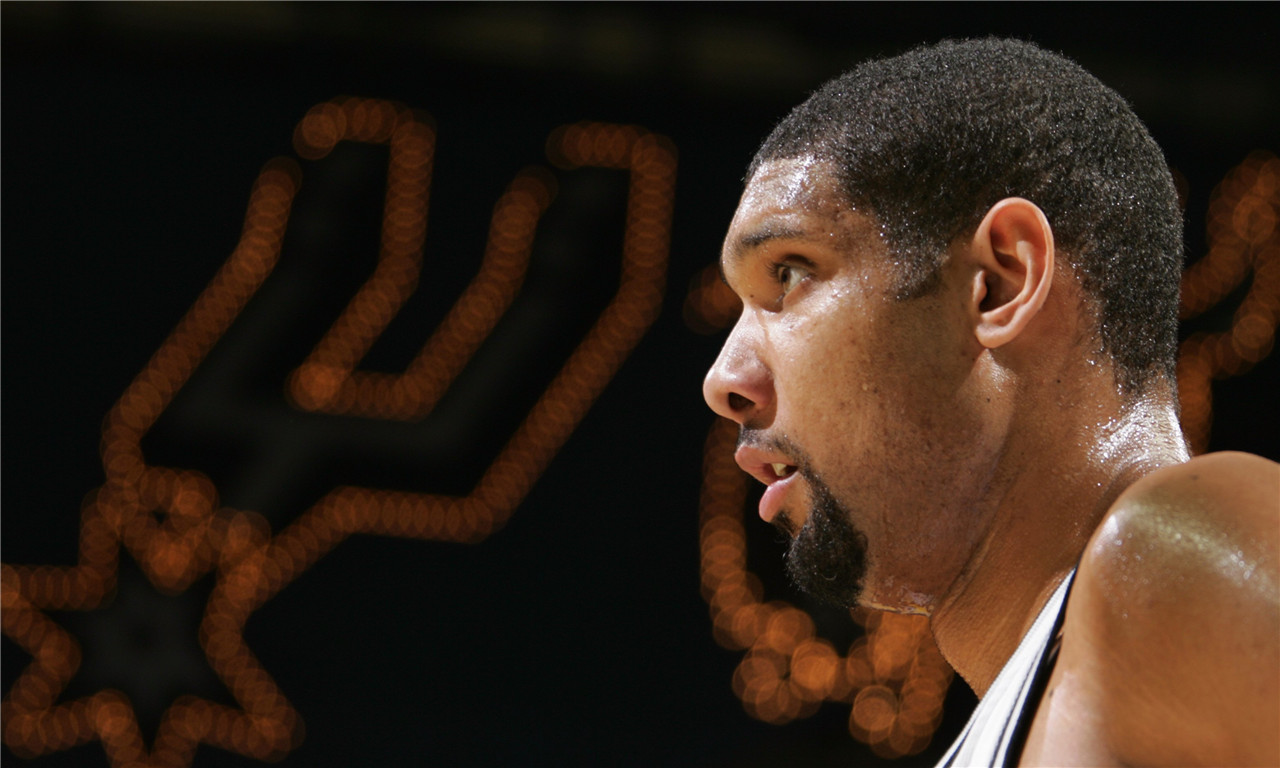 姆巴佩双响+库尔图瓦神扑！皇马客场群星闪耀，多名主力带伤出战（姆巴佩梅开二度，库尔图瓦高接低挡！皇马客场群星发光，多名主力带伤登场）