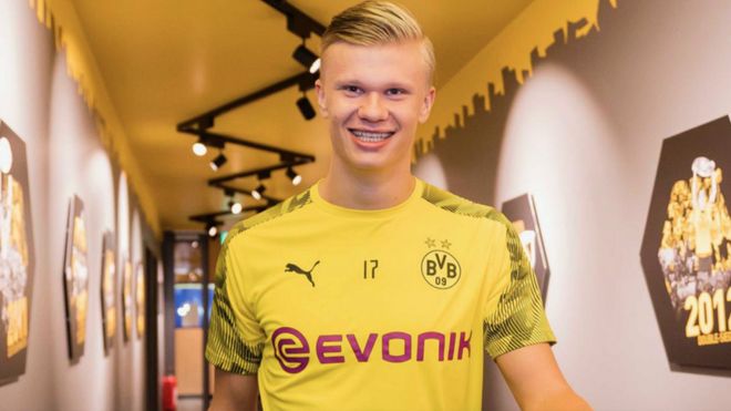 老伙夫燃尽了！霍福德首节连中四记三分 勇士瞬间领先独行侠12分（老霍手感爆棚！首节命中四记三分，勇士瞬间拉开对独行侠12分差距）