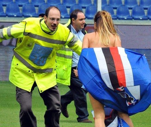 范加尔：如果阿贾克斯听我的，他们将在两三年内恢复正常（范加尔：若阿贾克斯采纳我的建议，两三年内就能重回正轨）