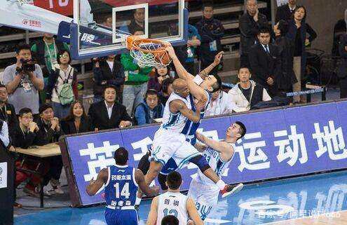 2025／26赛季英超：斯洛特公布利物浦伤病名单，后防线惨不忍睹（英超2025／26赛季：斯洛特发布利物浦伤情名单，后防线告急）