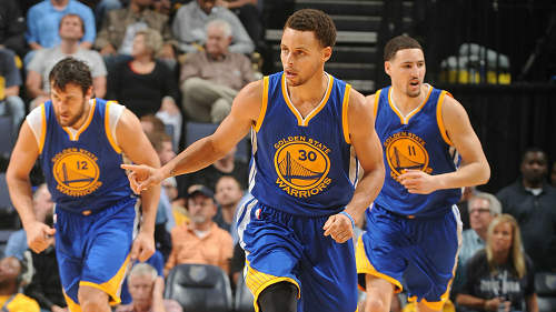 英超：曼联客场2-1击败莱斯特城（英超-曼联客场2-1战胜莱斯特城）