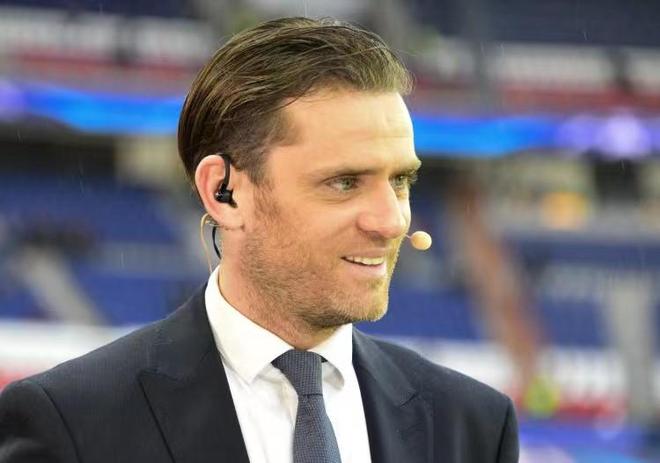 卡尔：如果我继续这样踢下去，当然是可以达到梅西那个水平的（卡尔：保持这种状态踢下去，我能达到梅西的高度）